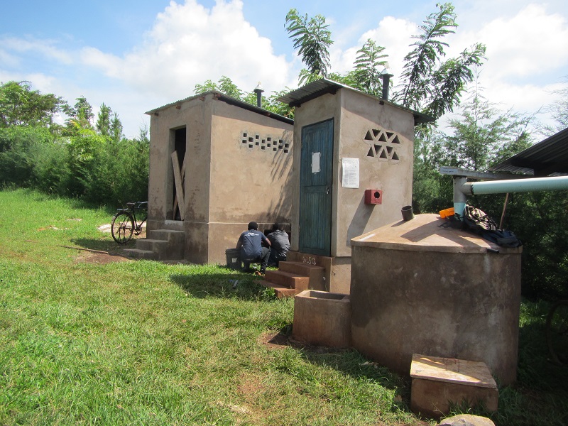 Casa toilets from outside (www.mavunoproject.org)